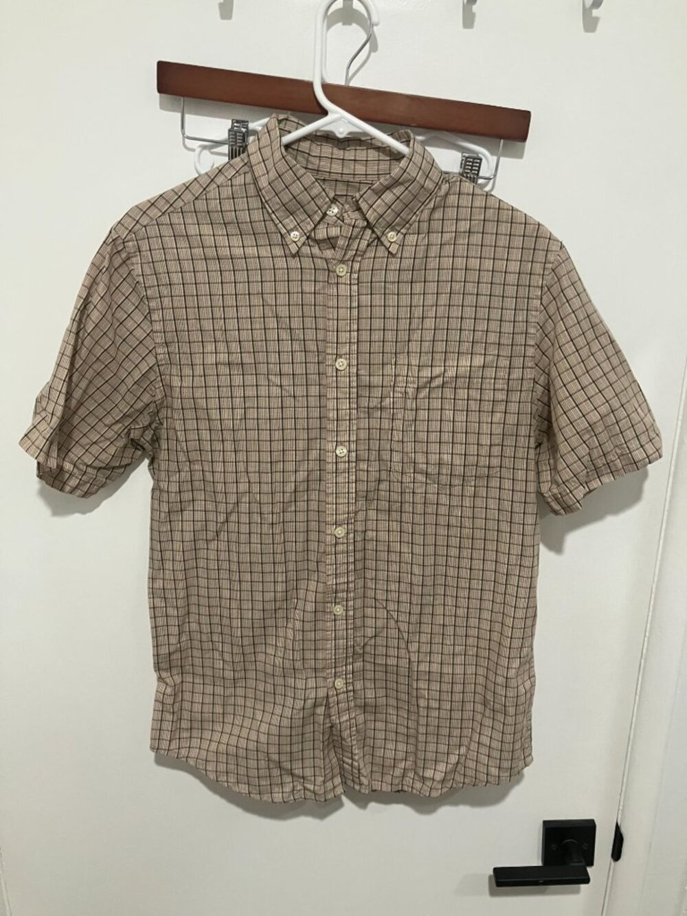 Merona Mens Short Sleeve Button Down Shirt Size Small Beige Black Grid Plaid